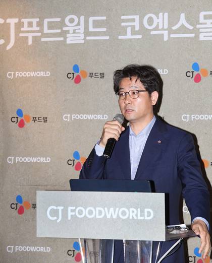 4일 CJ푸드월드 코엑스몰점에서 열린 기자간담회에서 정문목 CJ푸드빌 대표이사가 국내외 사업 현황 및 전략을 발표하고 있다.(사진=CJ푸드빌) 