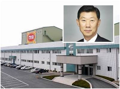 김홍국 하림그룹 회장의 장남인 김준영 씨의 지난달 30일 기준 자산승계율은 60.9%로 나타났다.(사진=하림, 연합뉴스) 