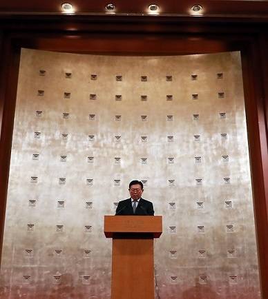 신동빈 롯데그룹 회장이 25일 서울 소공동 롯데호텔에서 열린 기자회견에서 경영 혁신안을 발표했다.(사진=연합뉴스) 