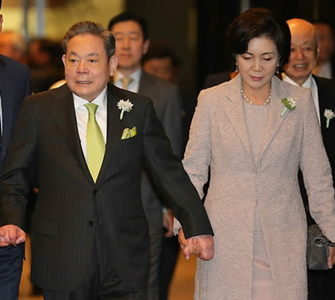 (왼쪽부터) 이건희 삼성전자 회장과 부인 홍라희 관장 (사진=연합뉴스) 