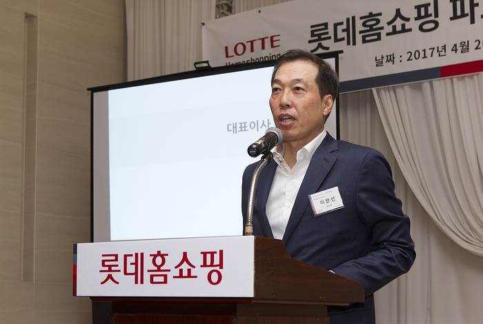 26일 서울 여의도 중소기업중앙회에서 진행된 롯데홈쇼핑 파트너사 초청 동반성장 컨퍼런스에서 롯데홈쇼핑 이완신 대표이사가 인사말을 전하고 있다. (사진=롯데홈쇼핑) 
