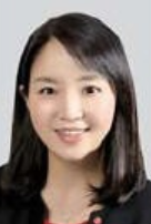 김민아 롯데지주 상무보B. 