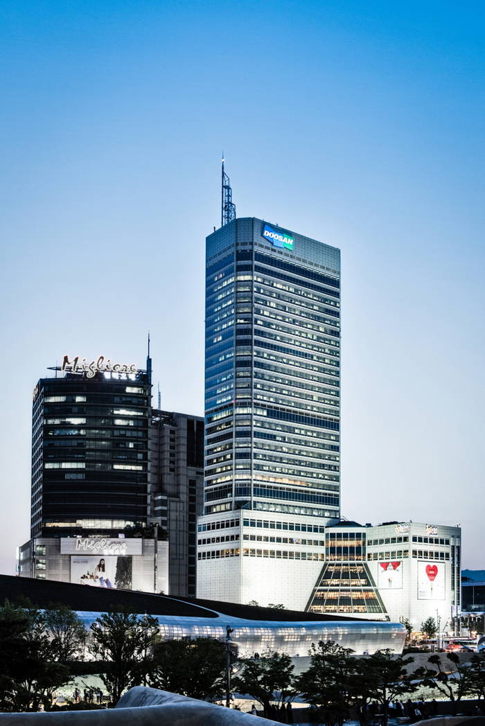 두산, 작년 영업익 전년비 4% 증가한 1조 2159억원