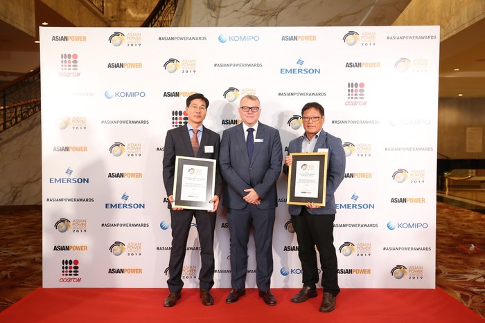 이달재 한국중부발전 보령화력본부 제3발전소 소장이(왼쪽 1번째) 아시안 파워 어워드 2019에서 관계자들과 기념 촬영을 하고 있다.<사진=한국중부발전> 
