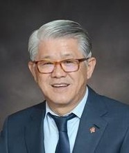 최신원의 '중간지주사' 복심&hellip;"자회사로 역량 이동, 의사결정은 빠르게"