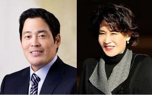 (좌)정용진 신세계그룹 부회장, (우)정유경 신세계백화점 총괄사장 