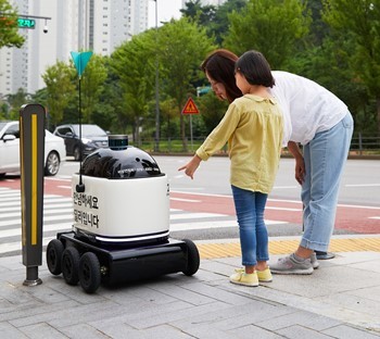 수원 광교앨리웨이에서 시범서비스 중인 딜리드라이브 <사진제공=우아한형제들> 