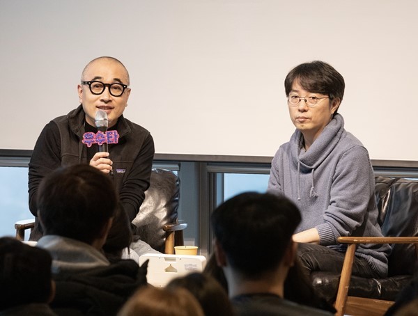 (좌) 김봉진 이사회 의장 (우) 김범준 우아한형제들 대표 