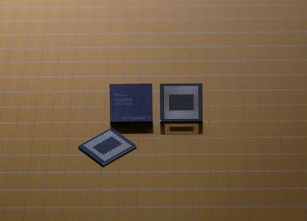SK하이닉스가 양산하는 18GB LPDDR5 모바일 D램<사진=SK하이닉스> 