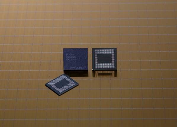 SK하이닉스가 양산하는 18GB LPDDR5 모바일 D램<사진=SK하이닉스> 