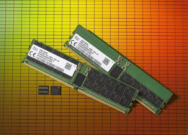 SK하이닉스가 지난해 10월 세계 최초로 출시한 2세대 10나노(1y)급 DDR5 D램<사진=SK하이닉스> 