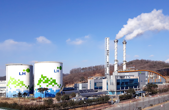 한국토지주택공사(LH) 아산에너지사업단이 운영하는 열병합발전소 전경<사진제공=LH>