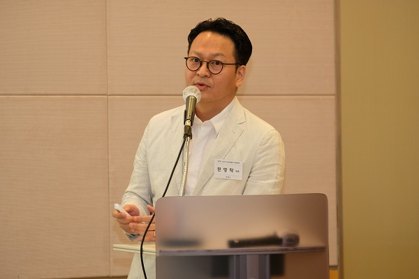 8일 권영탁 핀크 대표가 서울 여의도 전경련회관 컨퍼런스센터 에메랄드홀에서 열린 ‘2021 CEO스코어데일리 금융포럼’에서 강연을 하고 있다. <사진=CEO스코어데일리>