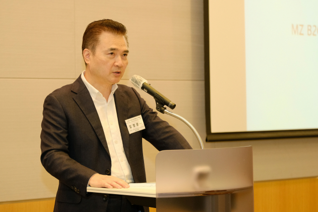 ▲ⓒ20일 서울 여의도 전경련회관 컨퍼런스센터에서 열린 '2021 CEO스코어데일리 정책포럼'에서 김경준 CEO스코어 대표가 발표하고 있다. 