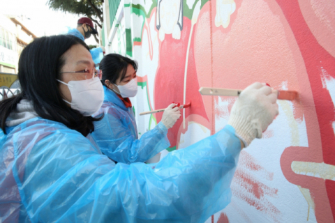 한국타이어, ‘가족과 함께하는 벽화 그리기’ 봉사활동 실시