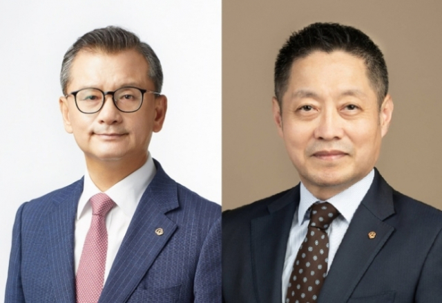 여승주 한화생명 부회장(왼쪽)과 김영훈 한화갤러리아 대표이사(오른쪽). <사진제공=한화>