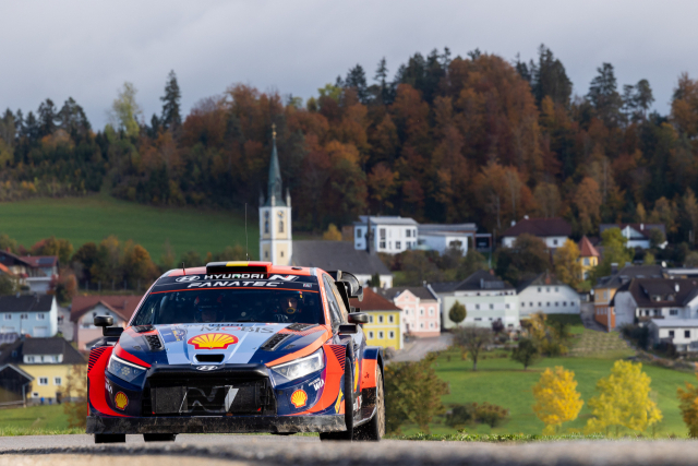 2023 월드랠리챔피언십 중부 유럽 랠리에 참가한 현대차 ‘i20 N Rally1 하이브리드’ 경주차의 모습.<사진제공=현대자동차>