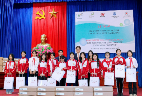 신원 베트남 생산법인, 현지 빈곤층에 12만 5000장 의류 기부