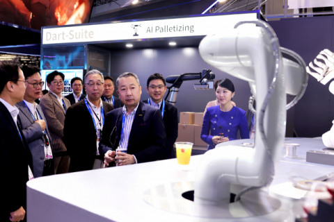 박정원 두산그룹 회장 “AI 기술 연계 사업기회 찾을 것”
