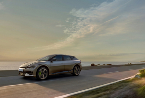 [시승기] 폭발적 가속력·안정적 승차감…‘반전 매력’ 기아 EV6 GT