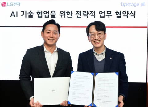 LG전자, 업스테이지와 &lsquo;맞손&rsquo;&hellip;온디바이스  AI 개발 속도