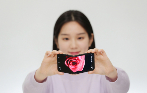 폴더블폰, 무섭게 추격하는 중국…삼성, 패널 이어 폴더블폰 1위 위태