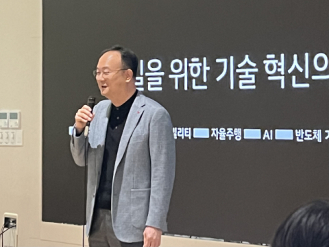 문혁수 LG이노텍 대표, 전장&middot;기판 &lsquo;승부수&rsquo;&hellip;&ldquo;5년 내 전장 매출 5조 목표&rdquo;