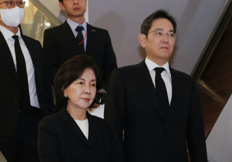 &ldquo;재계 큰 별 가셨다&rdquo;&hellip;조석래 명예회장 빈소에 정&middot;재계 조문 줄이어