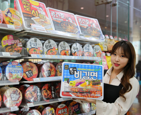 GS25, 점보라면 누적 판매 300만개 돌파&hellip;4탄 &lsquo;틈새비김면&rsquo; 선봬