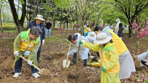 남동발전, 도시숲 조성 나무심기 캠페인 진행…“탄소중립 이행 기여”