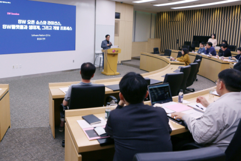 &lsquo;공감지능&rsquo; 실현 나선 LG전자, 임원 AI&middot;소프트웨어 역량 강화 박차