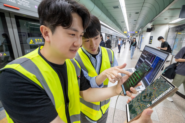 KT는 AI로 5G와 LTE 서비스 품질을 향상시키는 ‘고객 체감 품질 분석 시스템’을 도입했다고 2일 밝혔다. <출처=KT>