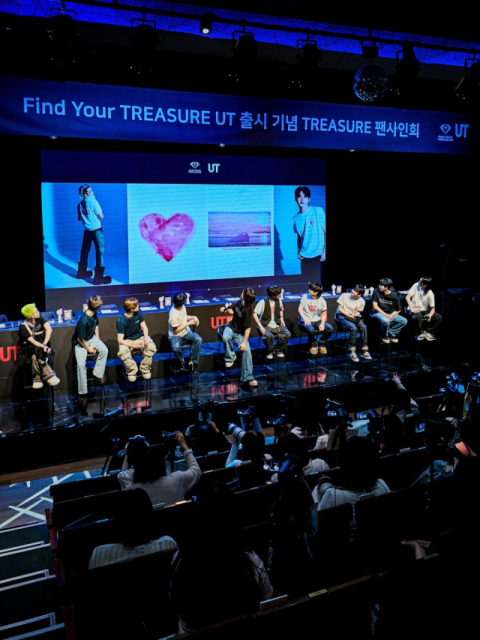 유니클로, K-POP 보이그룹 &lsquo;트레저&rsquo; UT 컬렉션 출시 기념 팬 사인회 성료