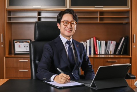 김주남 롯데면세점 대표 &ldquo;선제적인 비상 경영체제 전환&rdquo;&hellip;희망퇴직&middot;임원급여 20% 삭감