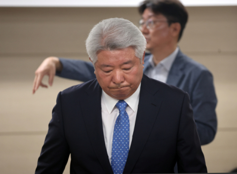 김홍일 방통위원장, 탄핵안 처리 전 자진 사퇴