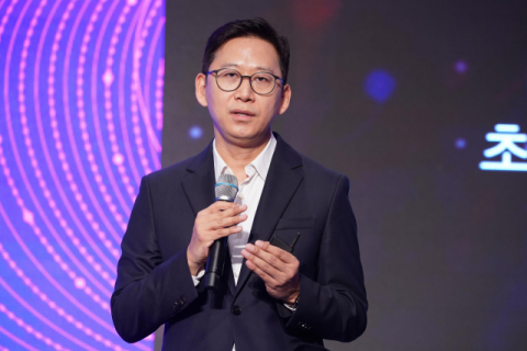 구광모 점찍은 LG 초거대 AI &lsquo;엑사원&rsquo; 신 버전, 내달 공개한다