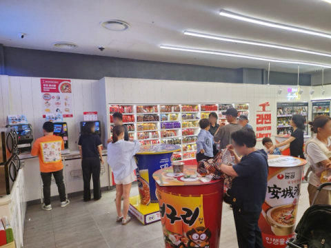 CU, K라면 성지 노린다&hellip; &lsquo;라면 라이브러리&rsquo; 전국 확대