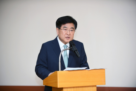 HD현대, 긴급 사장단 회의&hellip;권오갑 회장 &ldquo;주력사업 경쟁력 높여야&rdquo;