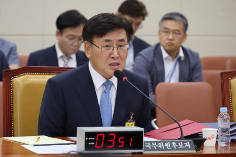 제4이통&middot;전환지원금 실패&hellip;알뜰폰 카드 다시  &lsquo;만지작&rsquo;