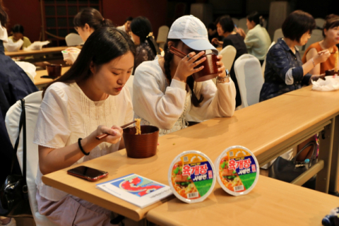 &lsquo;옻칠 면기에 담긴 육개장사발면&rsquo;&hellip;농심, 케잇데이로 국가무형유산 체험 기회 확대