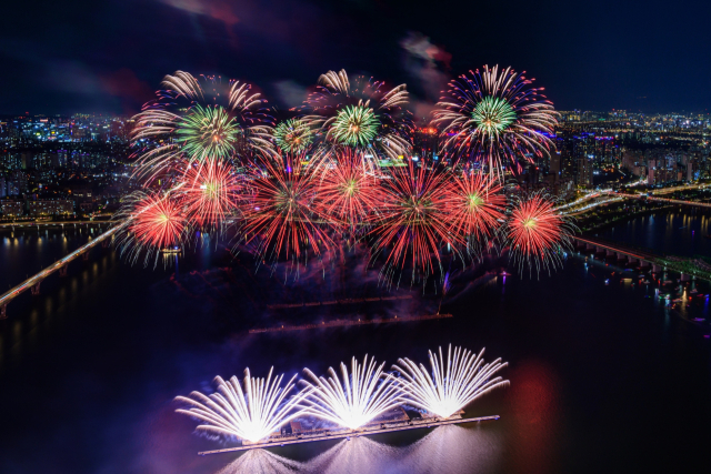 서울세계불꽃축제 2023에서 선보인 한화의 불꽃. <사진제공=한화>