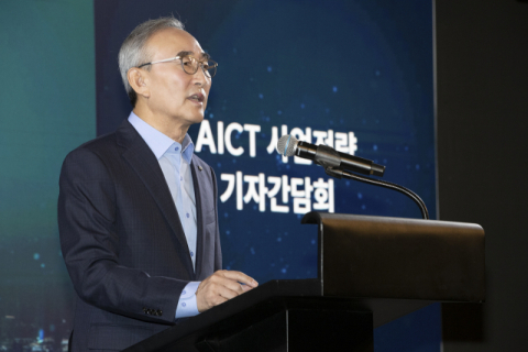 KT, MS와 &lsquo;한국형 AI 모델&rsquo; 만든다&hellip;김영섭 &ldquo;5년간 누적 매출 4.6조 달성&rdquo;