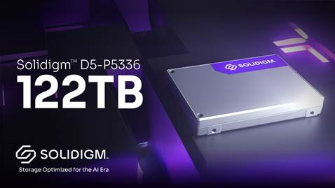 SK하이닉스 자회사 솔리다임이 출시한 세계 최대 용량 122TB AI 낸드플래시 솔루션 eSSD ‘D5-P5336’. <사진=SK하이닉스> 
