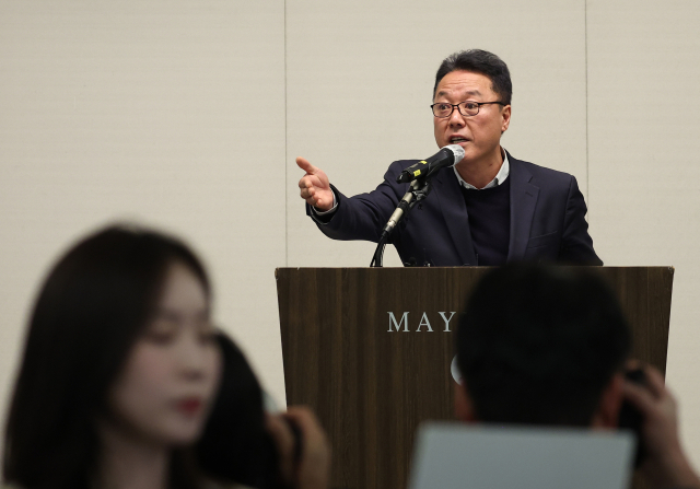 송경훈 제주항공 경영지원본부장이 30일 서울 강서구 메이필드 호텔에서 무안공항 여객기 참사 관련 3차 브리핑을 하고 있다.<사진=연합뉴스>