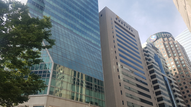 오는 3월 9개 증권사 최고경영자(CEO)의 임기가 대거 만료하는 가운데 대형 증권사 CEO들은 무난하게 연임을 이어가는 분위기다. <사진=CEO스코어데일리 사진 DB>