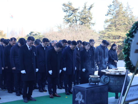 한화 방산3사, 현충원 참배&hellip;&ldquo;사업보국으로 글로벌 기업 도약&rdquo;