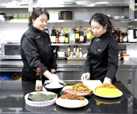 &lsquo;치킨게임&rsquo; 벌이는 편의점 투톱 GS&middot;BGF&hellip;본업 경쟁력 확보 &lsquo;속도전&rsquo;
