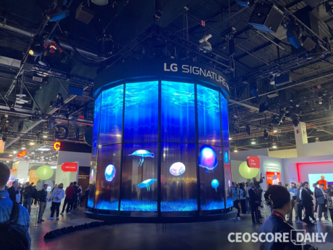 [CES 2025] &ldquo;AI 스마트홈 시대 멀지 않았다&rdquo;&hellip;LG, 투명 OLED 샹들리제에 &lsquo;환호성&rsquo;