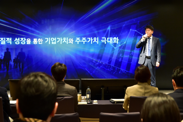 김동명 LG에너지솔루션 사장이 20일 서울 여의도 LG트윈타워에서 열린 ‘제5기 정기주주총회’에서 발표를 하고 있다. <사진=LG에너지솔루션>