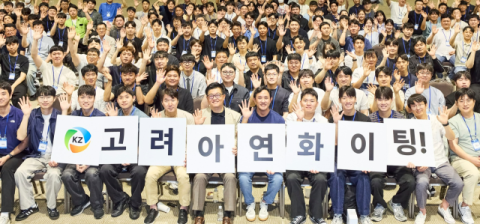 최윤범  회장 &ldquo;적대적 M&A, 더 단결하는 계기됐다&rdquo;&hellip;고려아연, 적대적 M&A 공방속 직원과 소통